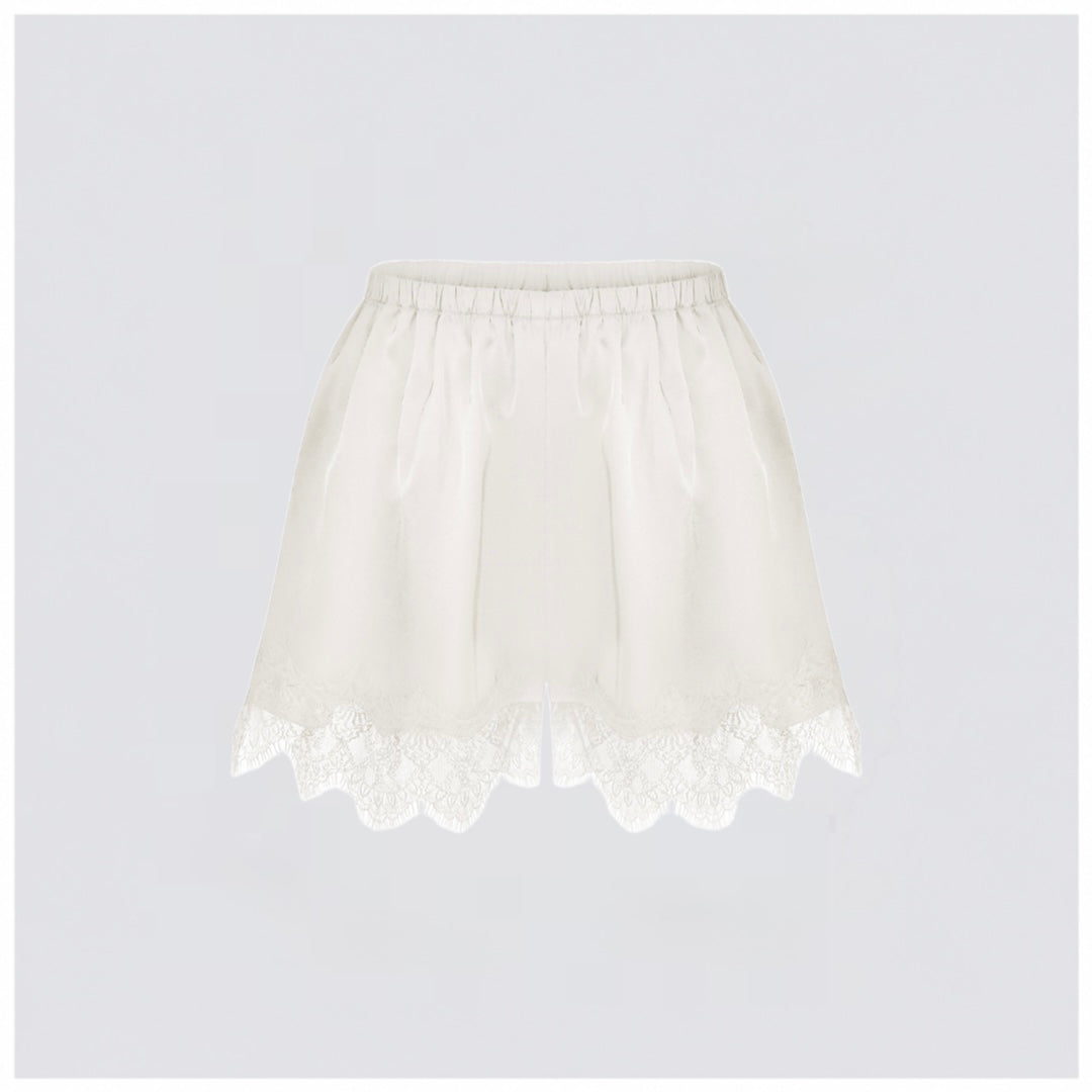 Classic lace milky mini shorts